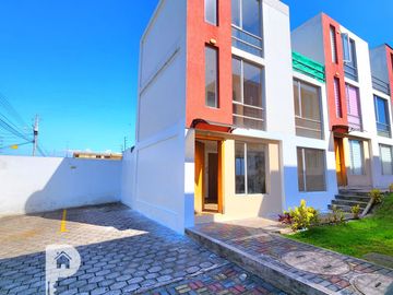 REMATO Casa 3 dormitorios 2 parqueaderos Cashapamba Valle de los Chillos OPORTUNIDAD