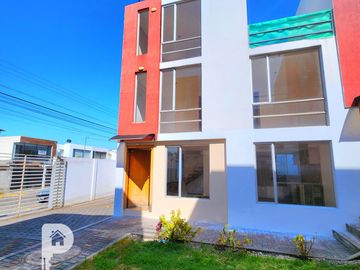 REMATO Casa 3 dormitorios 2 parqueaderos Cashapamba Valle de los Chillos OPORTUNIDAD
