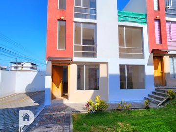 REMATO Casa 3 dormitorios 2 parqueaderos Cashapamba Valle de los Chillos OPORTUNIDAD