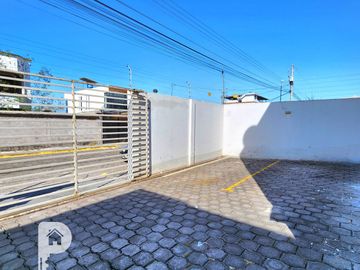 REMATO Casa 3 dormitorios 2 parqueaderos Cashapamba Valle de los Chillos OPORTUNIDAD