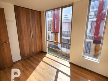 REMATO Casa 3 dormitorios 2 parqueaderos Cashapamba Valle de los Chillos OPORTUNIDAD