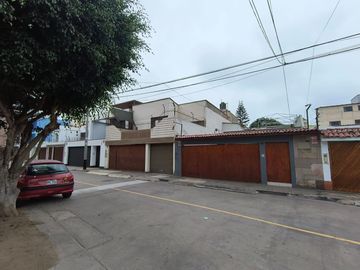 VENTA DE CASA EN ZONA RESIDENCIAL DE PUEBLO LIBRE…