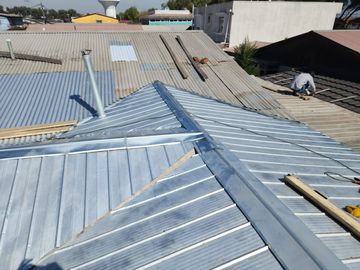 Vende Casa 3 dorm. Barrio Las Rosas