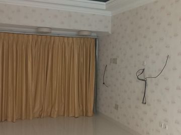 Dijual Rumah Hoek di Tanjung Duren 2,5 Lantai Siap Huni Kondisi Bagus Jalan Lebar