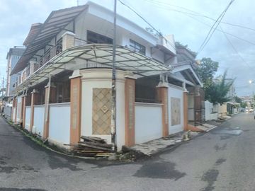 Dijual Rumah Hoek di Tanjung Duren 2,5 Lantai Siap Huni Kondisi Bagus Jalan Lebar