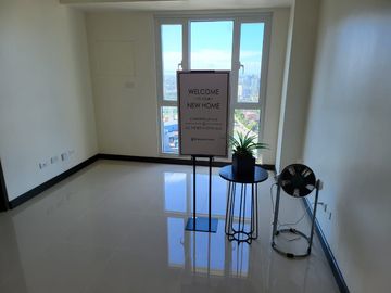 Good Deal 2 Bedroom 2BR Unit for Sale in Axis Residences Mandaluyong City