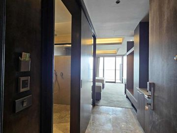 FOR SALE FULLY FURNISHED CONDO UNIT IN THE REEF LAPULAPU CITY