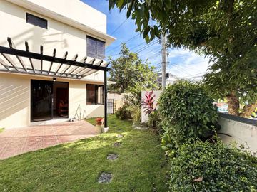 Resale 3 Bedrooms House with Big Garden in Liloan
