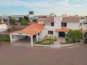 CASA EN VENTA EN RAQUET CLUB II