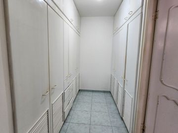 Departamento en venta con vista a la playa y al puerto de Manta, muy cerca del Mall del Pacifico