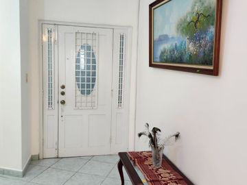 Departamento en venta con vista a la playa y al puerto de Manta, muy cerca del Mall del Pacifico