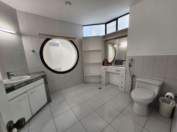 Departamento en venta con vista a la playa y al puerto de Manta, muy cerca del Mall del Pacifico