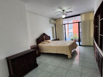 Departamento en venta con vista a la playa y al puerto de Manta, muy cerca del Mall del Pacifico
