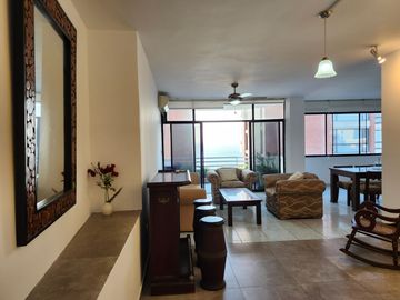 Departamento en venta con vista a la playa y al puerto de Manta, muy cerca del Mall del Pacifico