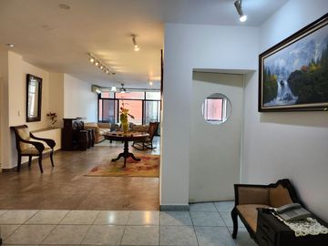 Departamento en venta con vista a la playa y al puerto de Manta, muy cerca del Mall del Pacifico