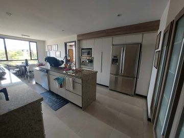 Penthouse duplex de lujo en venta. Cuenca. Ave Remigio tamariz estadio. Vista a la ciudad y al cajas terrazas