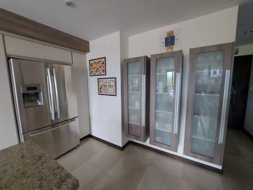 Penthouse duplex de lujo en venta. Cuenca. Ave Remigio tamariz estadio. Vista a la ciudad y al cajas terrazas