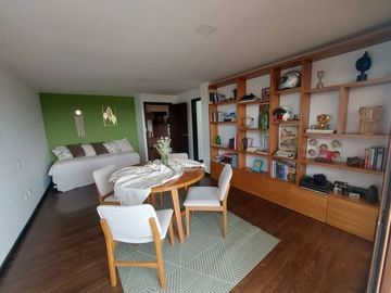 Penthouse duplex de lujo en venta. Cuenca. Ave Remigio tamariz estadio. Vista a la ciudad y al cajas terrazas