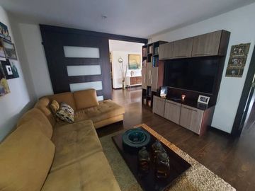 Penthouse duplex de lujo en venta. Cuenca. Ave Remigio tamariz estadio. Vista a la ciudad y al cajas terrazas