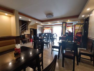 Casa en venta, en plena avenida El Olivar. Callao