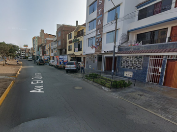 Casa en venta, en plena avenida El Olivar. Callao