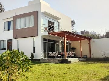 Gran Oportunidad De Venta – Casa De Campo Moderna En Alto Prado, La Angostura – Ica