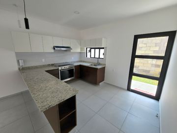 Por $3'598,000 puedes Vivir en esta Casa con Recámara en PB, en el Fraccionamiento más Nuevo en la Zona boca del rio
