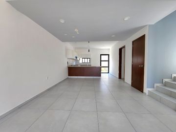 Por $3'598,000 puedes Vivir en esta Casa con Recámara en PB, en el Fraccionamiento más Nuevo en la Zona boca del rio