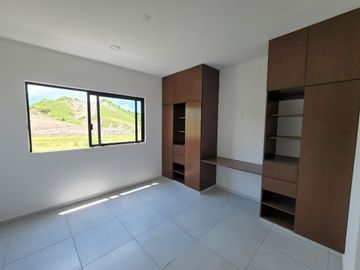 Por $3'598,000 puedes Vivir en esta Casa con Recámara en PB, en el Fraccionamiento más Nuevo en la Zona boca del rio