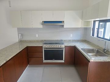 Por $3'598,000 puedes Vivir en esta Casa con Recámara en PB, en el Fraccionamiento más Nuevo en la Zona boca del rio