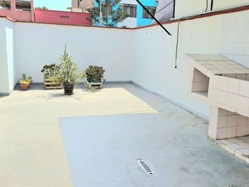 SE ALQUILA AMPLIA CASA EN SURCO - URB. SAGITARIO!!!