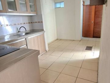 SE ALQUILA AMPLIA CASA EN SURCO - URB. SAGITARIO!!!