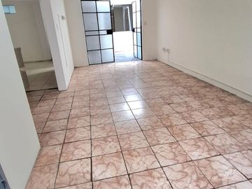 SE ALQUILA AMPLIA CASA EN SURCO - URB. SAGITARIO!!!