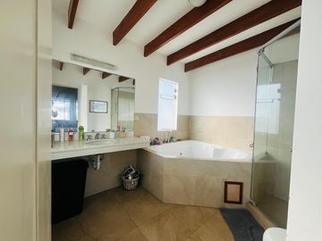 Casa amplia con jardines, y salida a parque 🏡💫 en Brisas de Villa