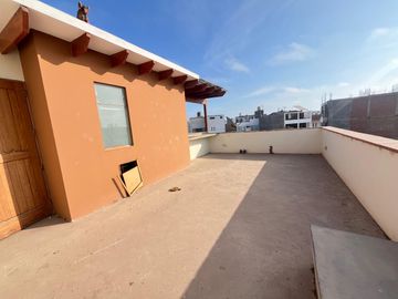 Casa amplia con jardines, y salida a parque 🏡💫 en Brisas de Villa