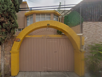 Casa en remate. Calle Ricardo Flores Magón #26, San Lorenzo La Cebada, Xochimilco, CDMX.