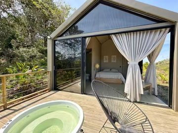 Venta lote con 2 cabañas, (AIrbnb)