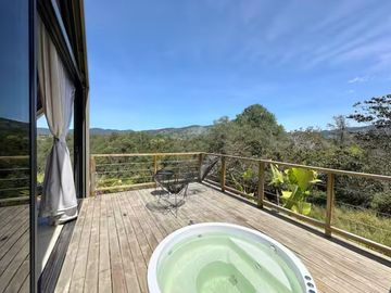 Venta lote con 2 cabañas, (AIrbnb)