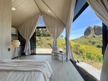 Venta lote con 2 cabañas, (AIrbnb)