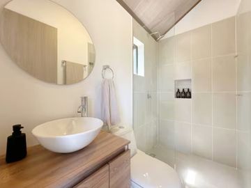 Venta lote con 2 cabañas, (AIrbnb)