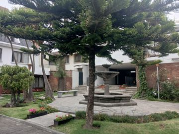 CASA DENTRO DE EXCLUSIVO CONJUNTO EN CENTRO NORTE QUITO