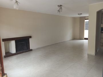CASA DENTRO DE EXCLUSIVO CONJUNTO EN CENTRO NORTE QUITO