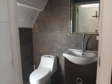 CASA DENTRO DE EXCLUSIVO CONJUNTO EN CENTRO NORTE QUITO