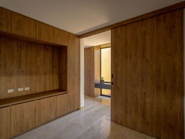 Casa ATHENA: No solo es moderna, es un refugio donde cada rincón invita a disfrutar, a crear recuerdos, a vivir plenamente.