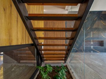 Casa ATHENA: No solo es moderna, es un refugio donde cada rincón invita a disfrutar, a crear recuerdos, a vivir plenamente.