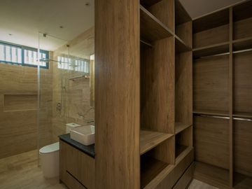 Casa ATHENA: No solo es moderna, es un refugio donde cada rincón invita a disfrutar, a crear recuerdos, a vivir plenamente.