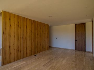 Casa ATHENA: No solo es moderna, es un refugio donde cada rincón invita a disfrutar, a crear recuerdos, a vivir plenamente.