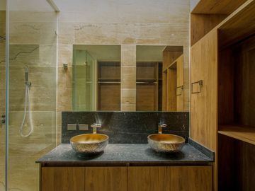 Casa ATHENA: No solo es moderna, es un refugio donde cada rincón invita a disfrutar, a crear recuerdos, a vivir plenamente.