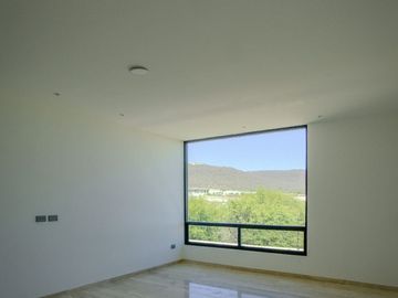 Casa ATHENA: No solo es moderna, es un refugio donde cada rincón invita a disfrutar, a crear recuerdos, a vivir plenamente.