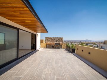Casa ATHENA: No solo es moderna, es un refugio donde cada rincón invita a disfrutar, a crear recuerdos, a vivir plenamente.